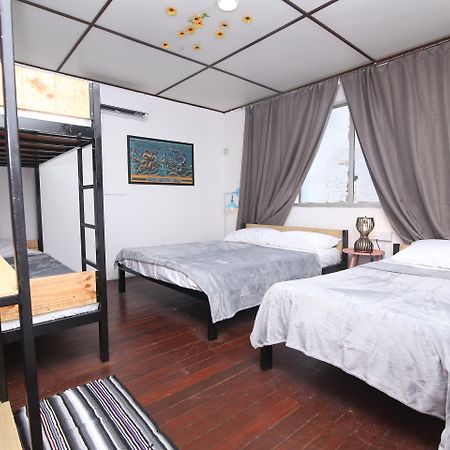 Spot On 90141 Threehouse Bed & Breakfast Кучинг Экстерьер фото