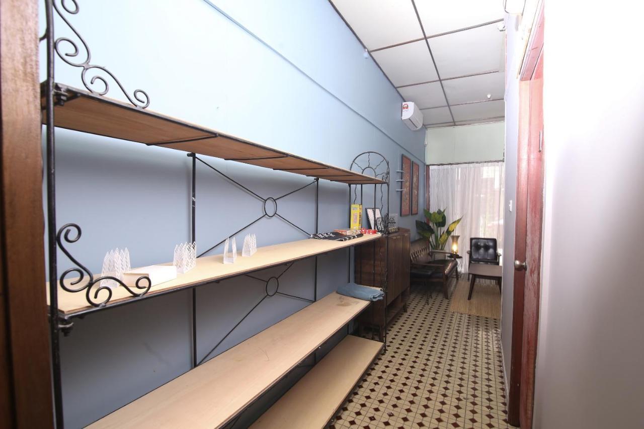 Spot On 90141 Threehouse Bed & Breakfast Кучинг Экстерьер фото