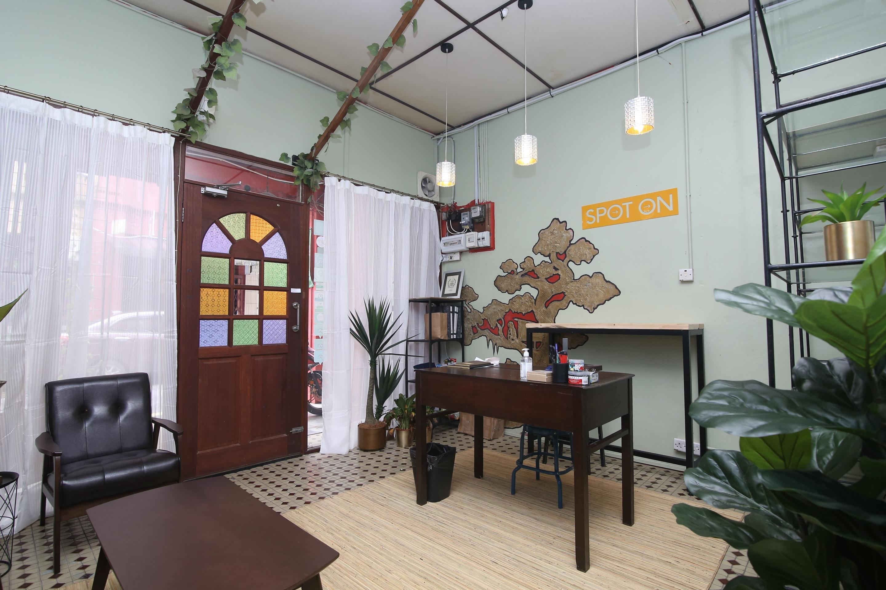 Spot On 90141 Threehouse Bed & Breakfast Кучинг Экстерьер фото